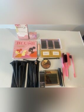 NEW Beauty Bundle Makeup Brushes Lashes Cosmetics Bath Gift Lot 20+ Pieces